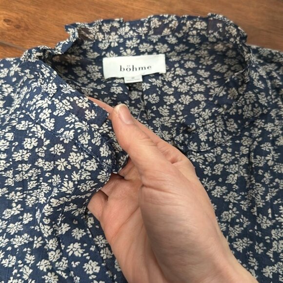 Boheme Short Sleeve V Neck Blue and White Floral Blouse Size Small - Picture 3 of 7